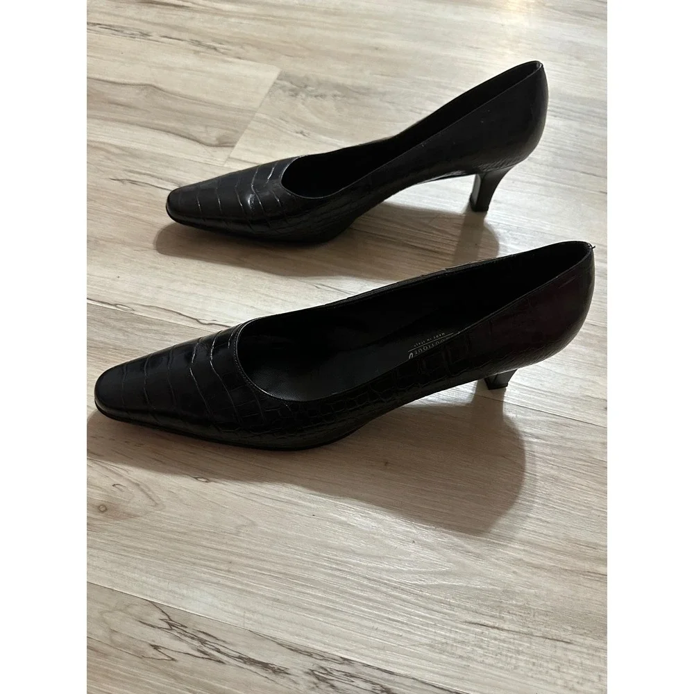 Vintage Salvatore Ferragamo Boutique Croc-embossed Leather Pumps made in Italy